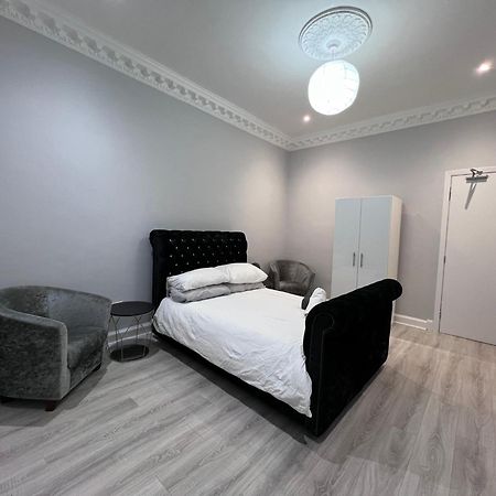 Lovely 4 Bedroom 2Nd Floor Walk Up Apartment EDI Exterior photo