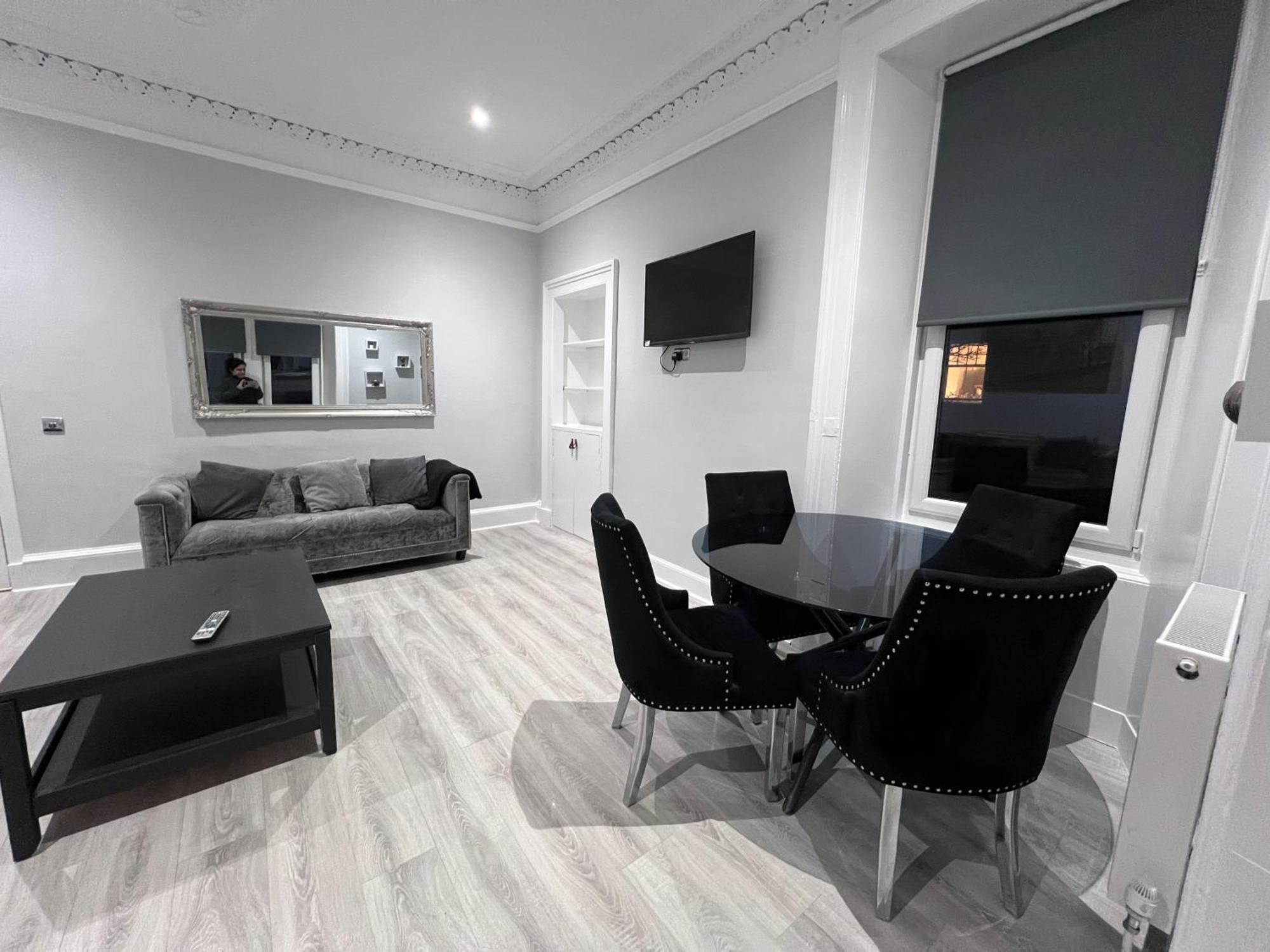 Lovely 4 Bedroom 2Nd Floor Walk Up Apartment EDI Exterior photo
