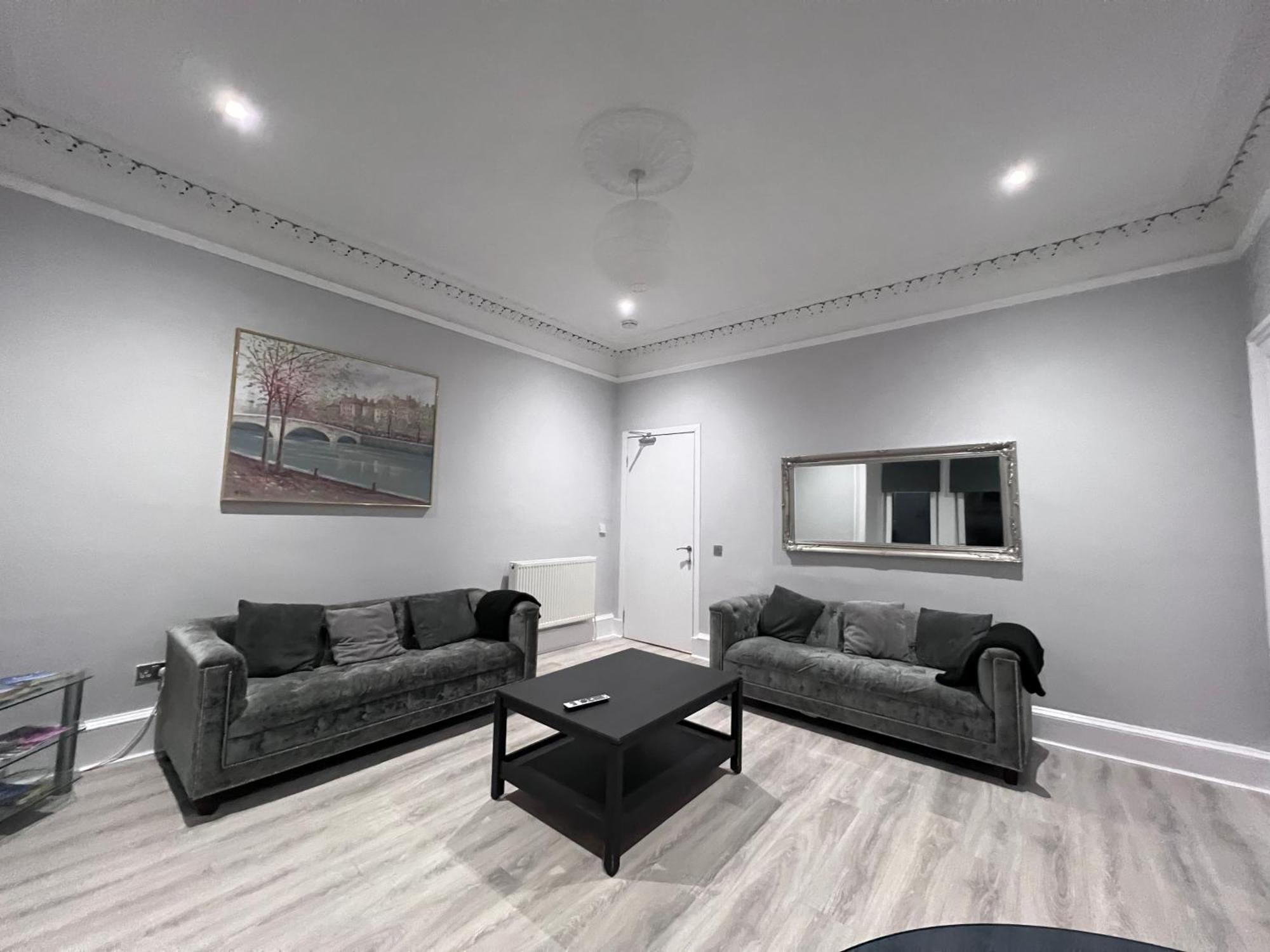Lovely 4 Bedroom 2Nd Floor Walk Up Apartment EDI Exterior photo